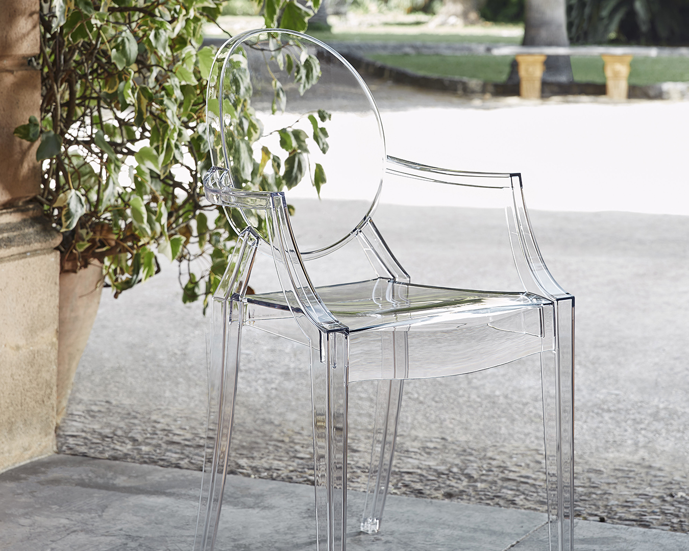 Pré-soldes Kartell chez Villat Meubles à Delémont