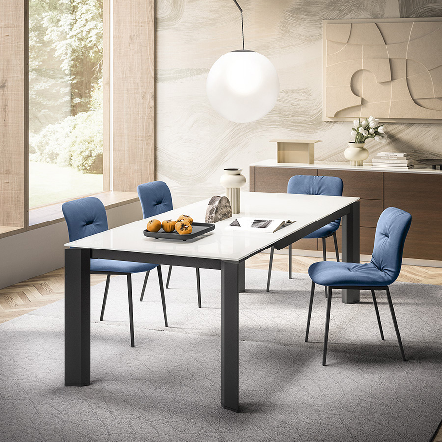 Tables et chaises à Buix et Delémont