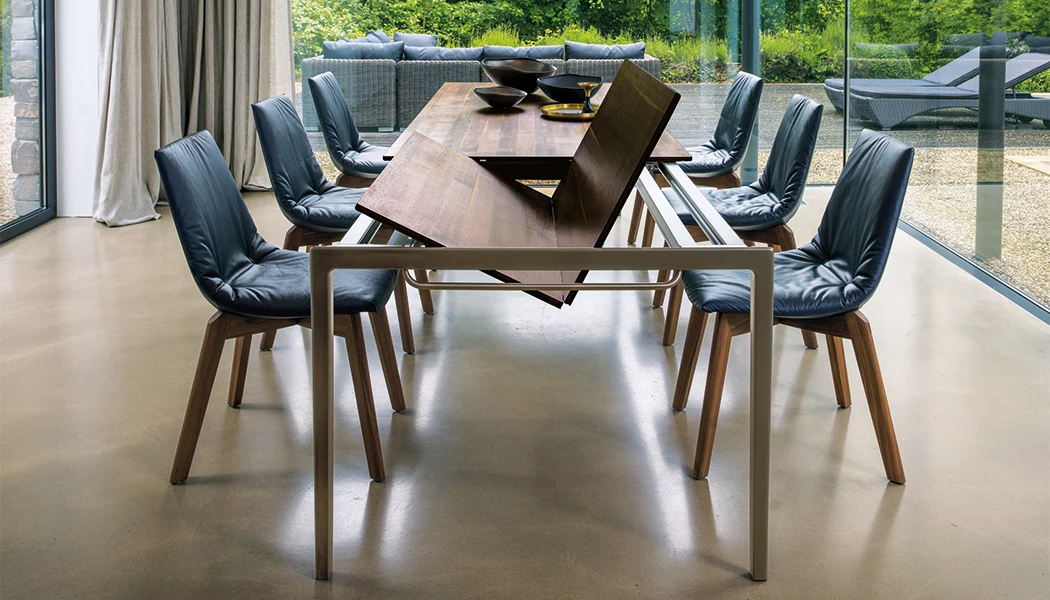 Grande table Tak en bois massif de Team 7 avec rallonge papillon