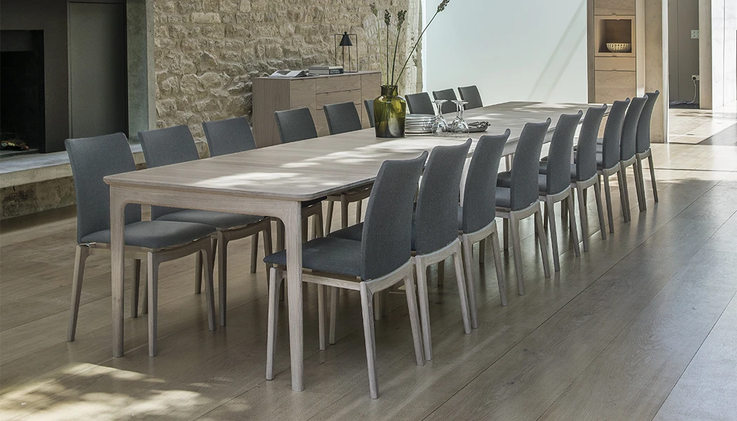 Très grande table 18 de Skovby pour accueillir jusqu'à 18 personnes sur une même table