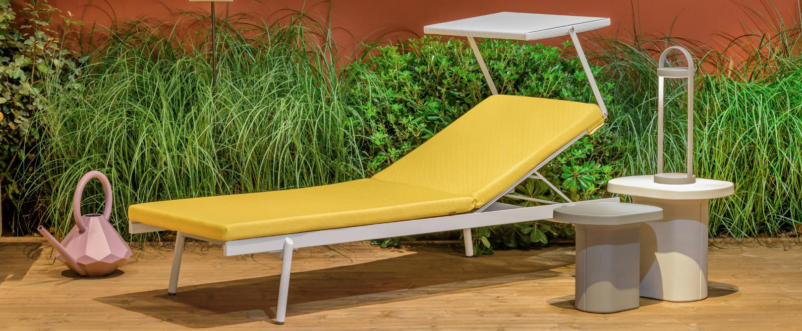 Chaise longue rail et table basse caementum