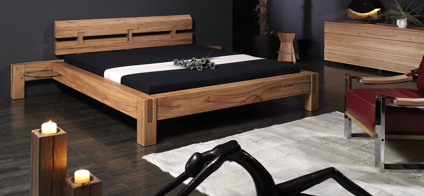 Lit Rocco, Fauteuil Club, Chandelier 79-14200-SU et lampe 12-37