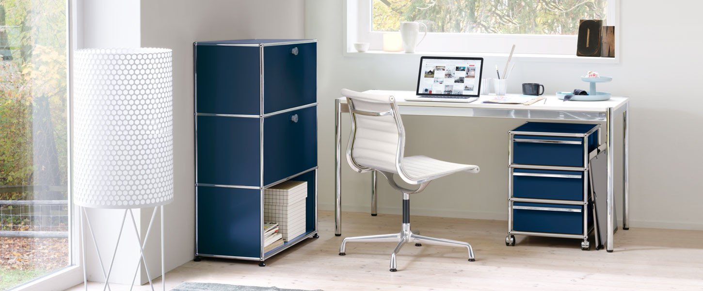 Bureau et meubles de rangement