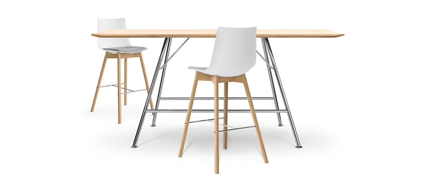 Siège Nava et table Akio steel