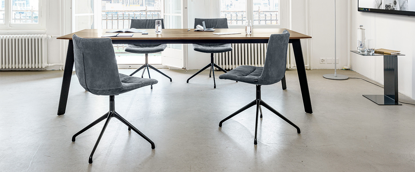 Siège Marel et table Linar