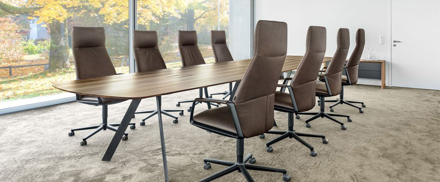 Siège Eyla et table Barra