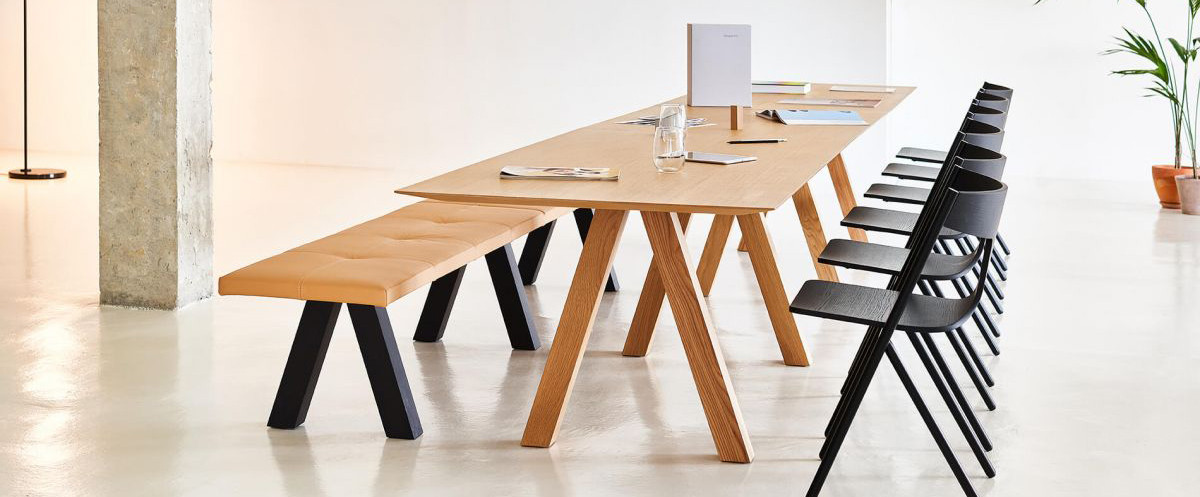 Chaise Quadra et Table Trestle