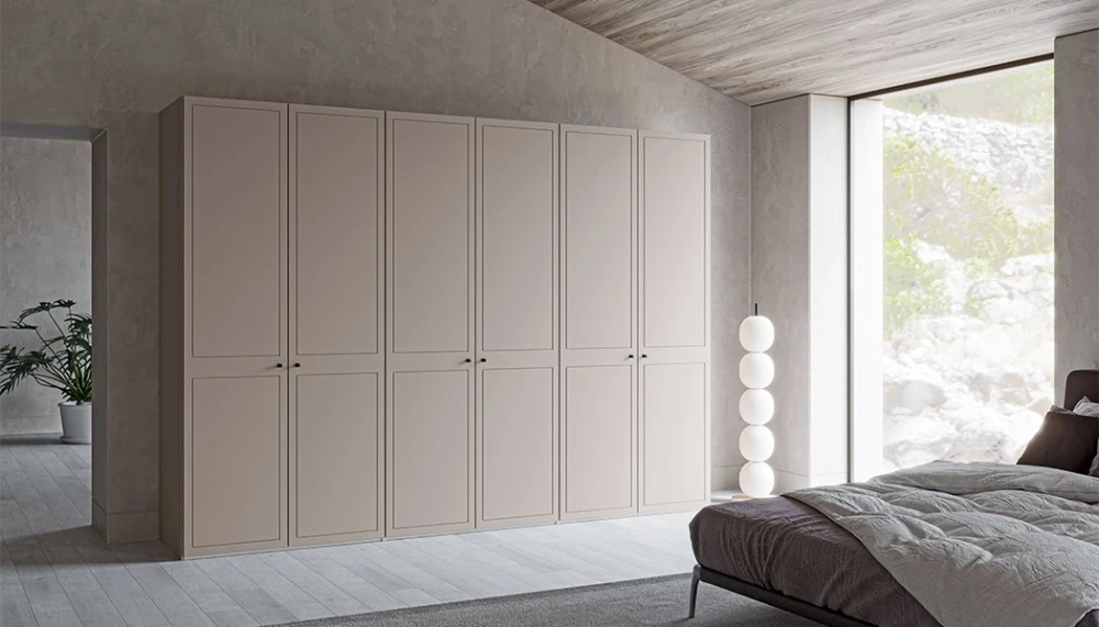 Armoire à portes battantes