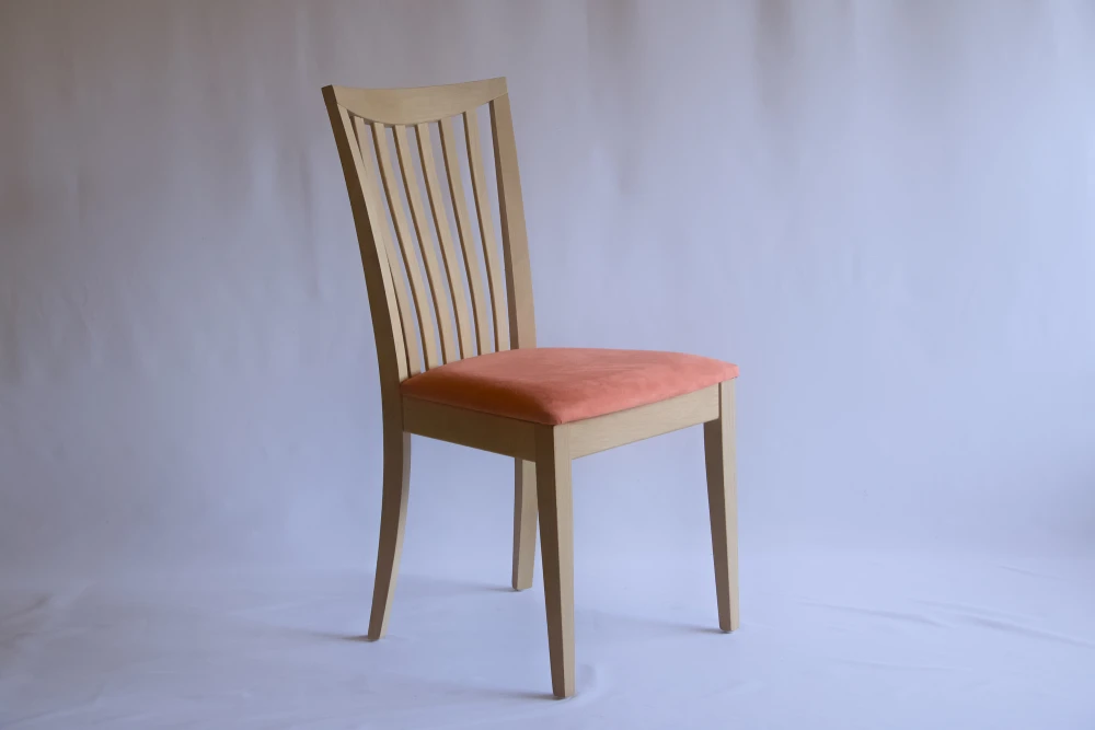 Chaises en bois massif