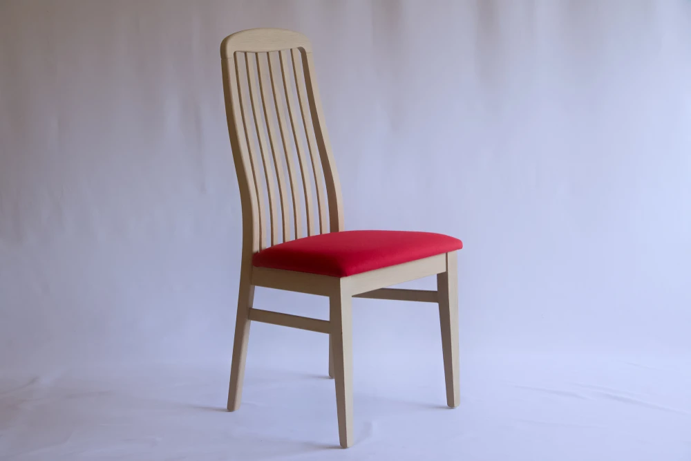 Chaises en bois massif