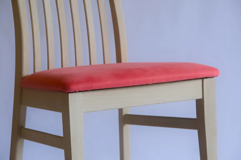 Chaises en bois massif