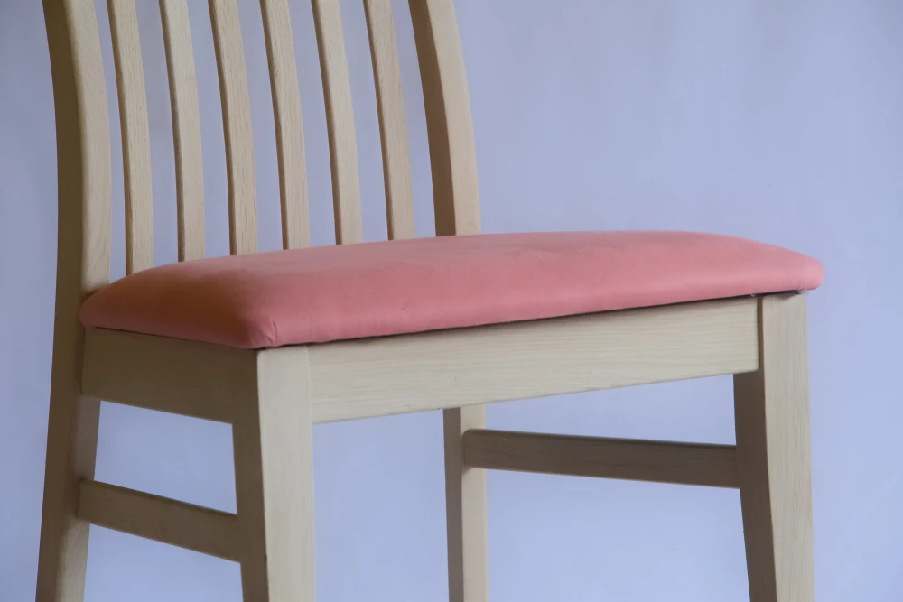 Chaises en bois massif