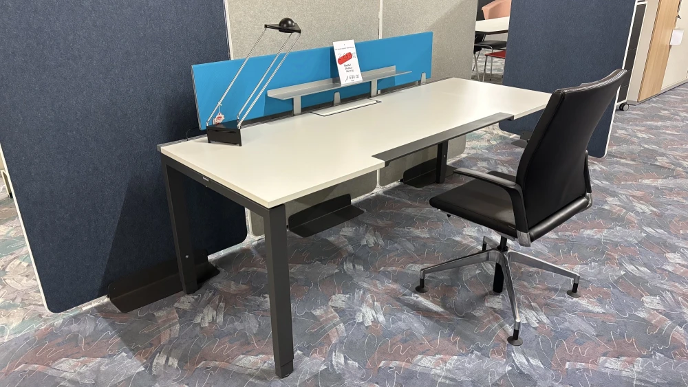 Bureau FrameFour