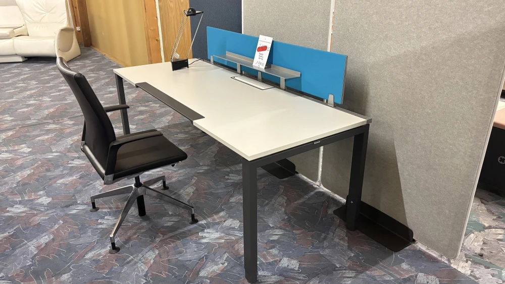 Bureau FrameFour