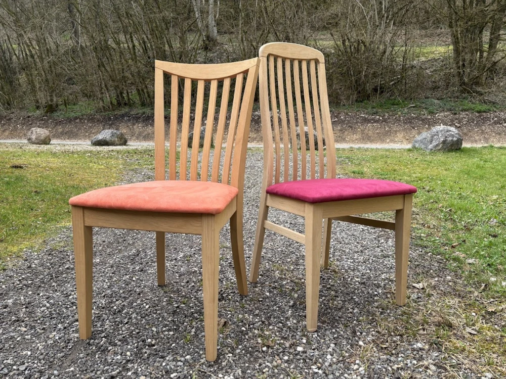 Chaise en bois massif