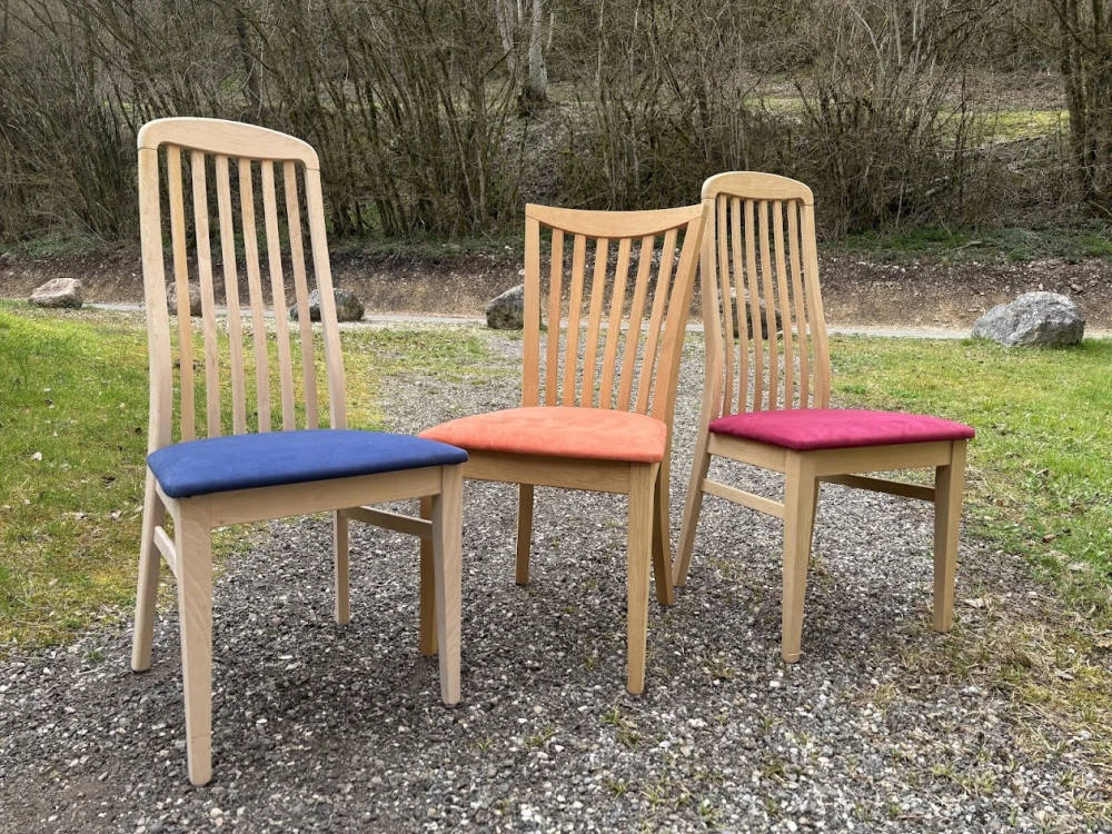 Chaise en bois massif