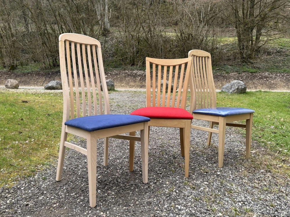 Chaise en bois massif